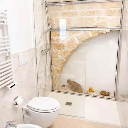 Natia 4* مونوبولي